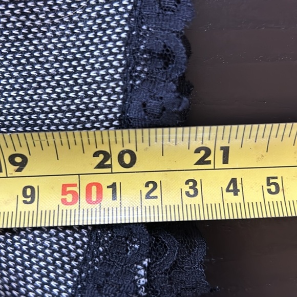 Skirt with Black Lace Trim - Picture 6 of 7